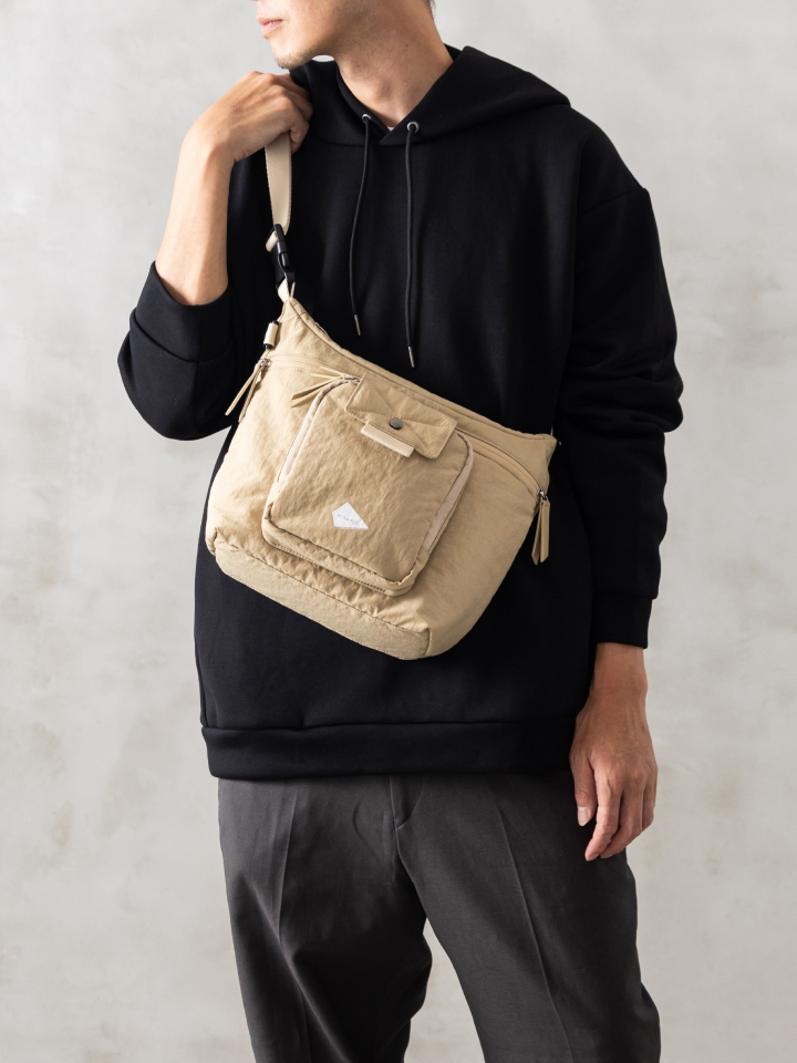 ショルダーバッグ420着用画像