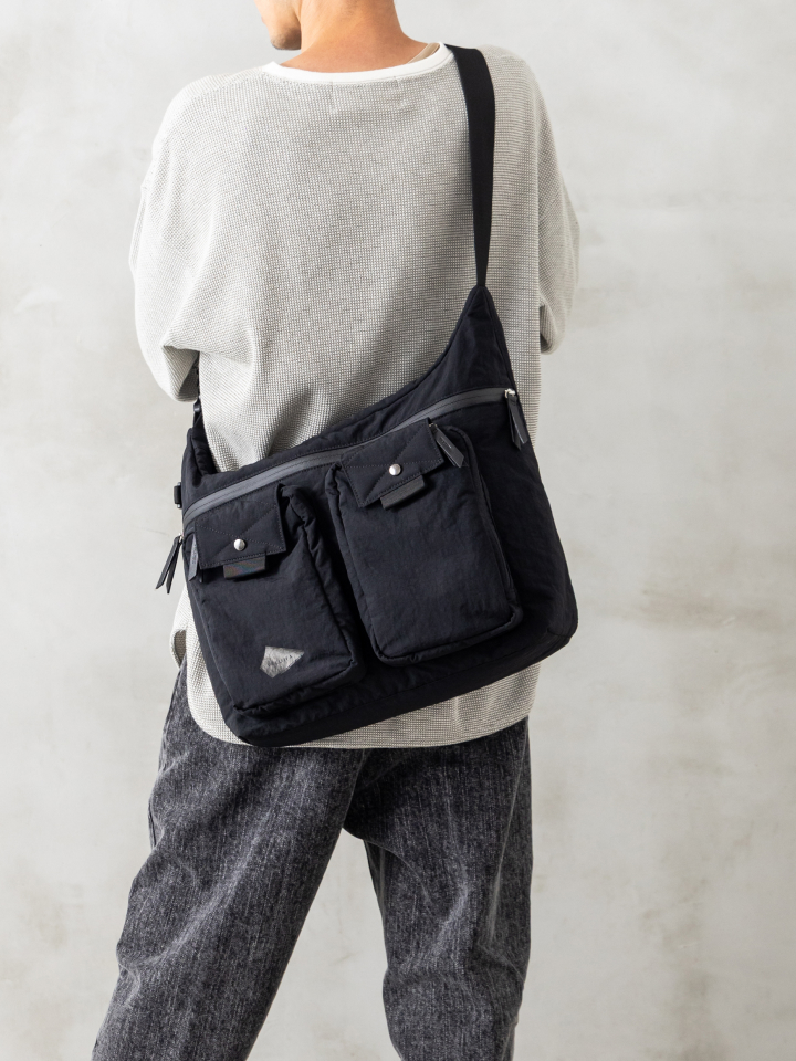 ショルダーバッグ421着用画像